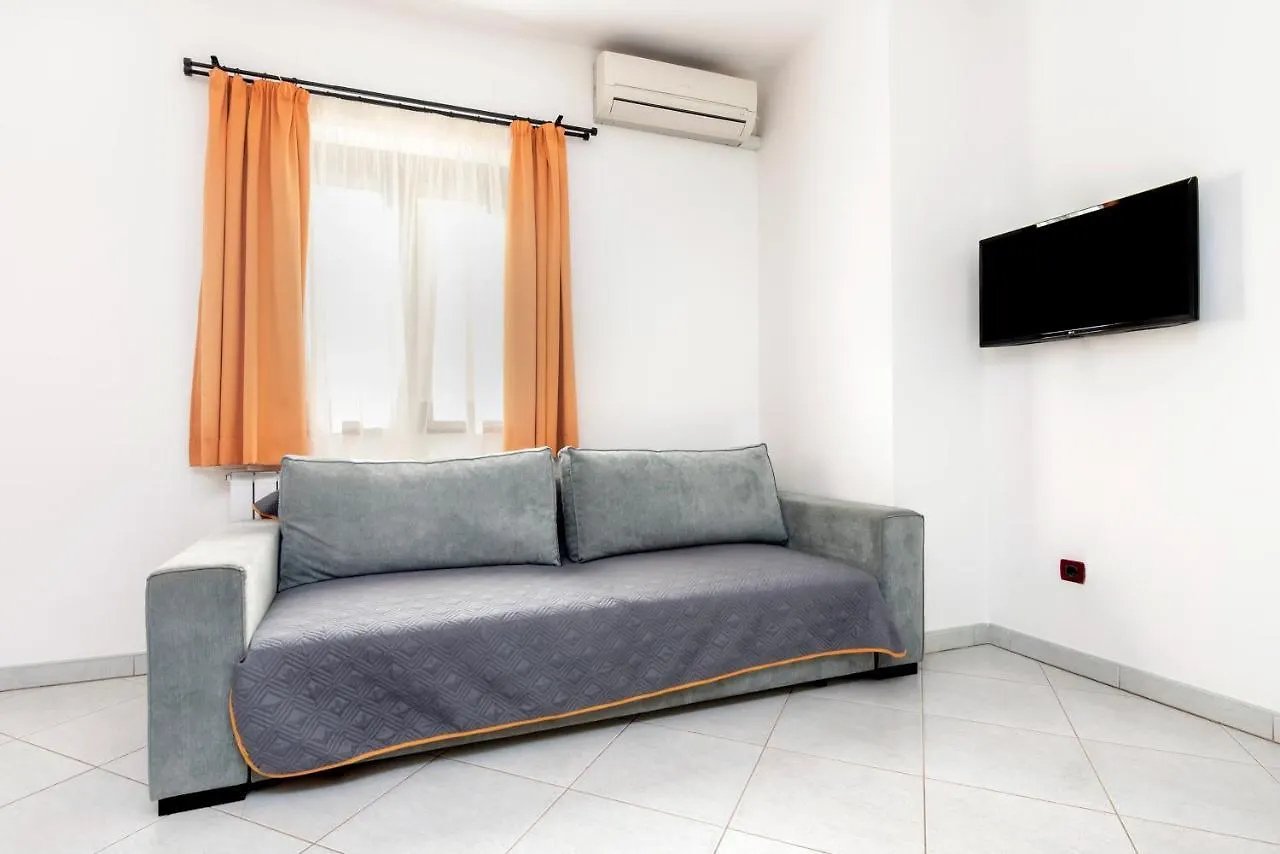 Villa Mara روفينج 0*,